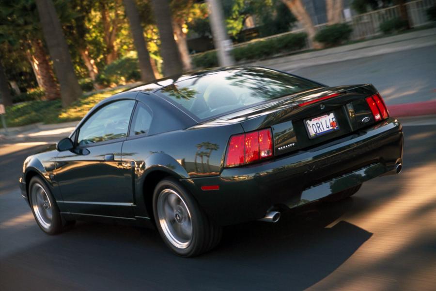  Ford Mustang Bullitt GT 2001 года  (фото 4 из 26)